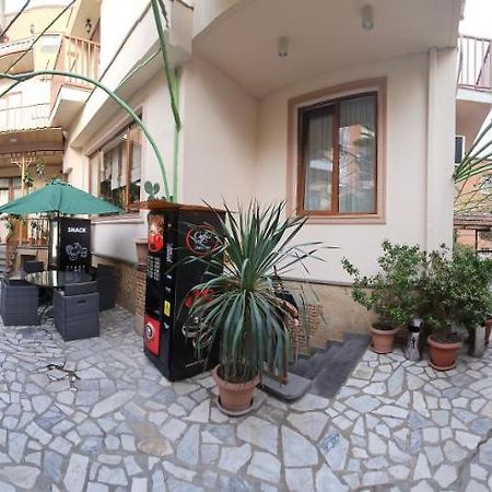 Danisimo Hotel Tbilisi Exteriör bild