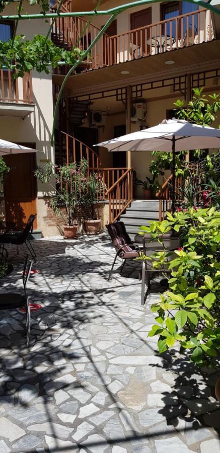 Danisimo Hotel Tbilisi Exteriör bild