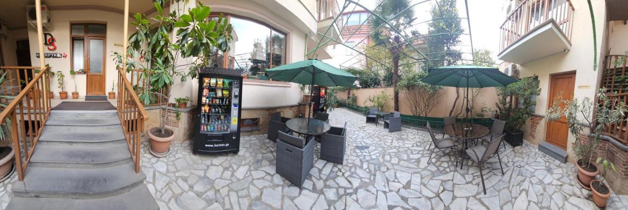 Danisimo Hotel Tbilisi Exteriör bild