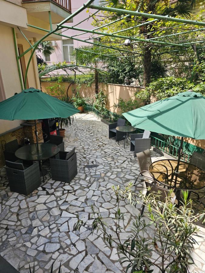 Danisimo Hotel Tbilisi Exteriör bild