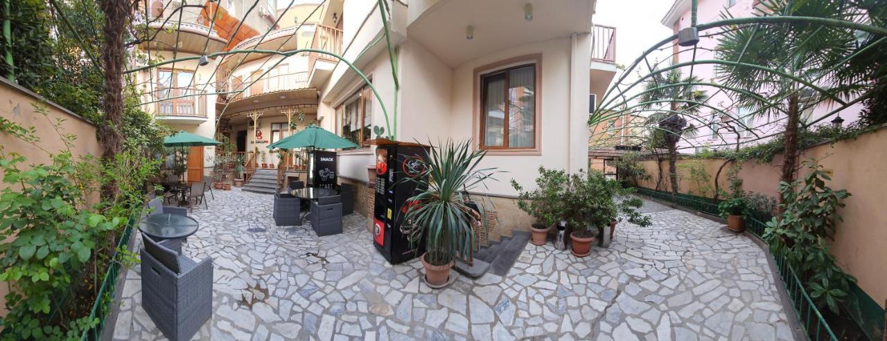 Danisimo Hotel Tbilisi Exteriör bild