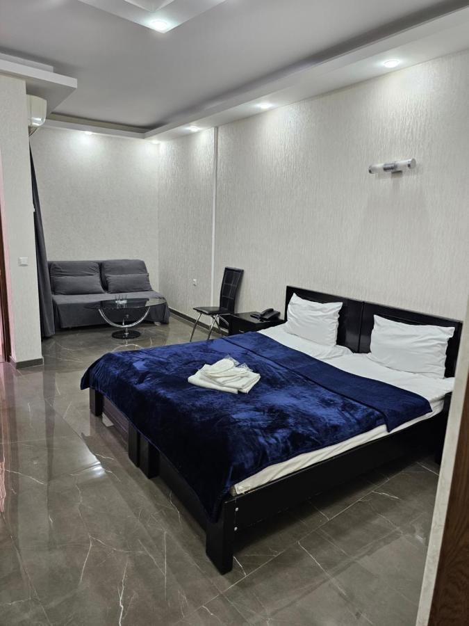 Danisimo Hotel Tbilisi Rum bild