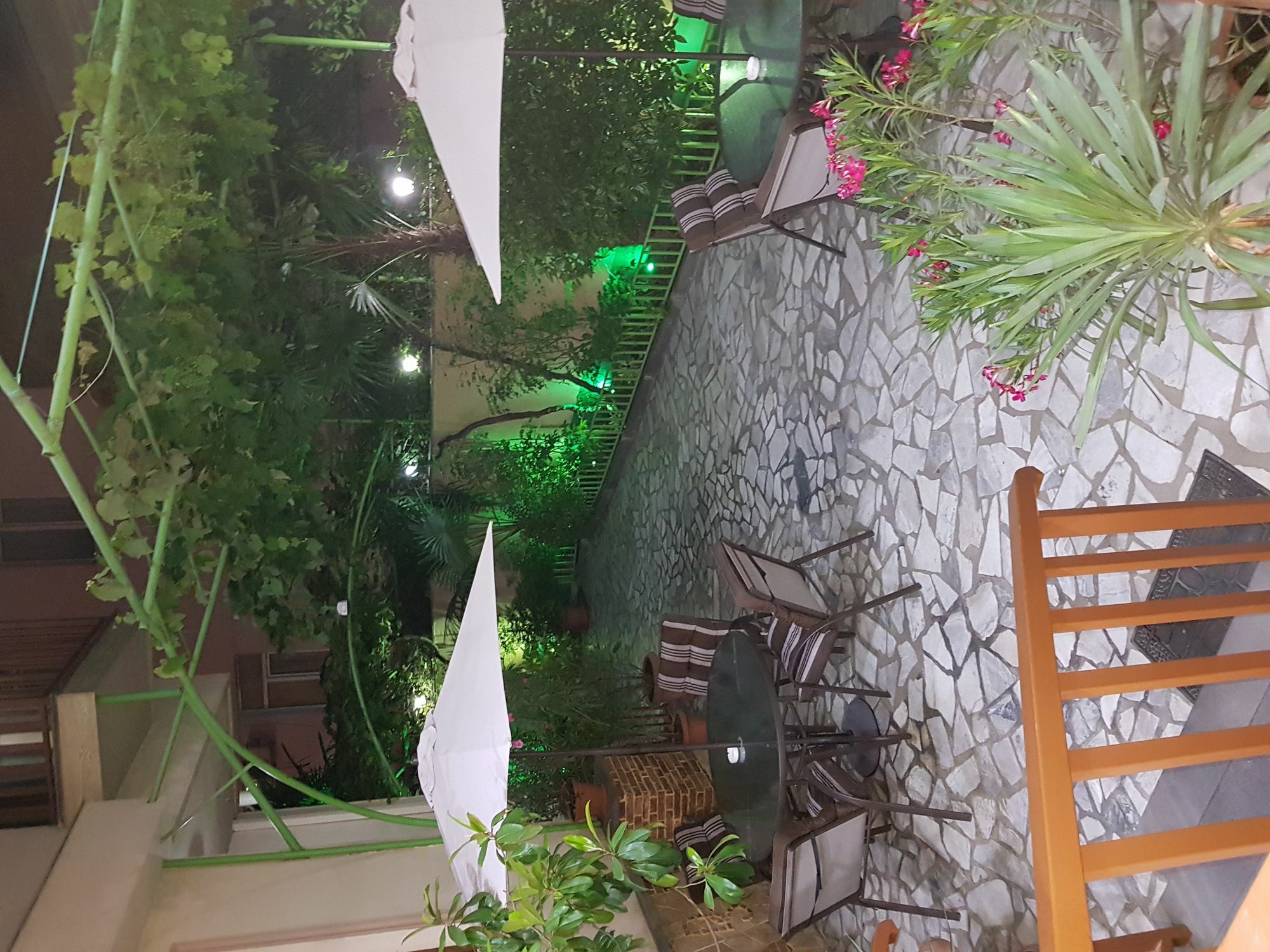 Danisimo Hotel Tbilisi Exteriör bild