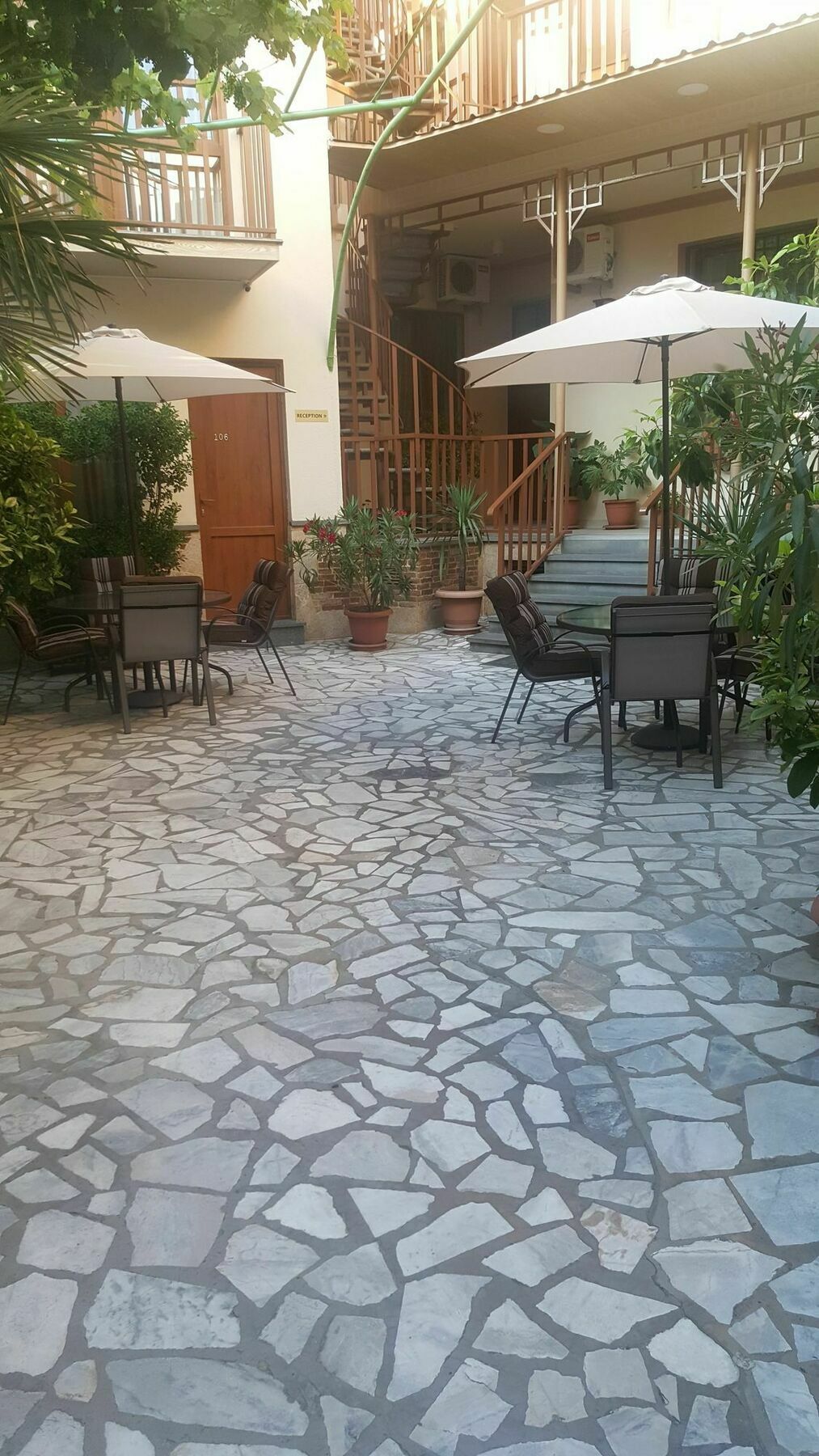 Danisimo Hotel Tbilisi Exteriör bild